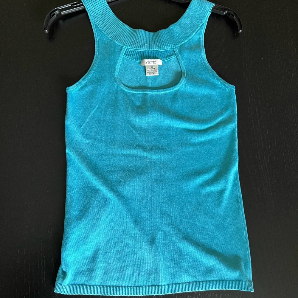 Cache front keyhole halter-style top